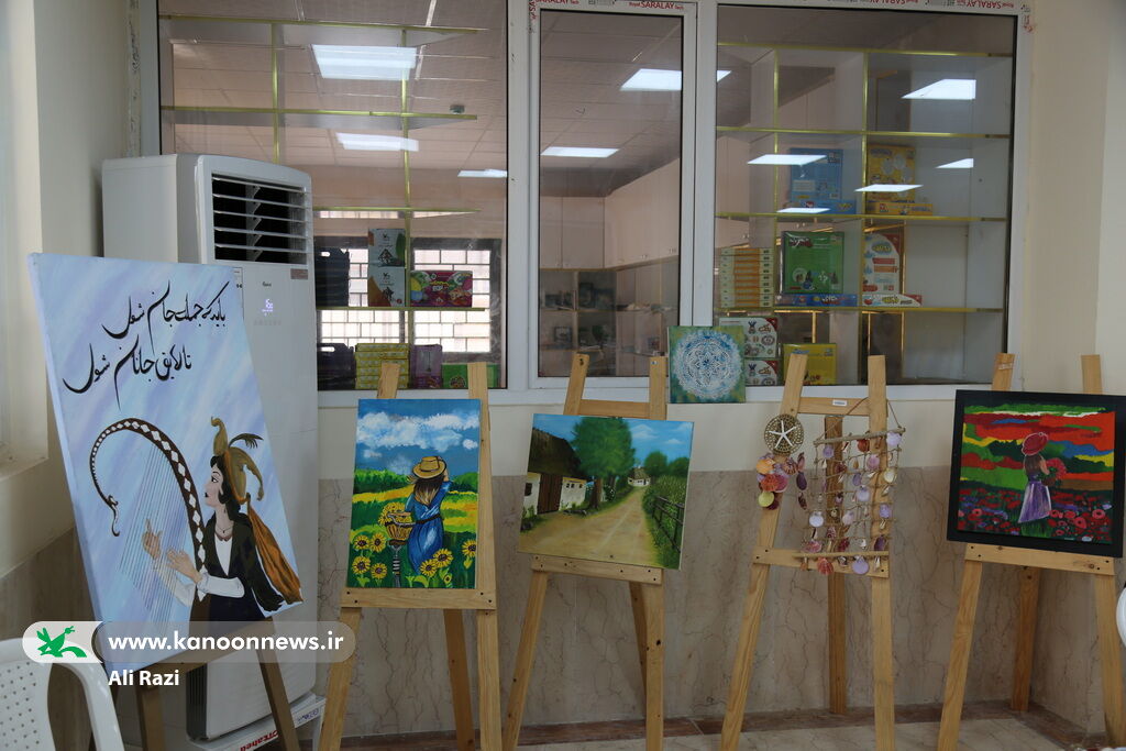 1332563-1 نمایشگاه آثار هنری توانجویان بهزیستی در مرکز شماره ۱ کانون بوشهر افتتاح شد