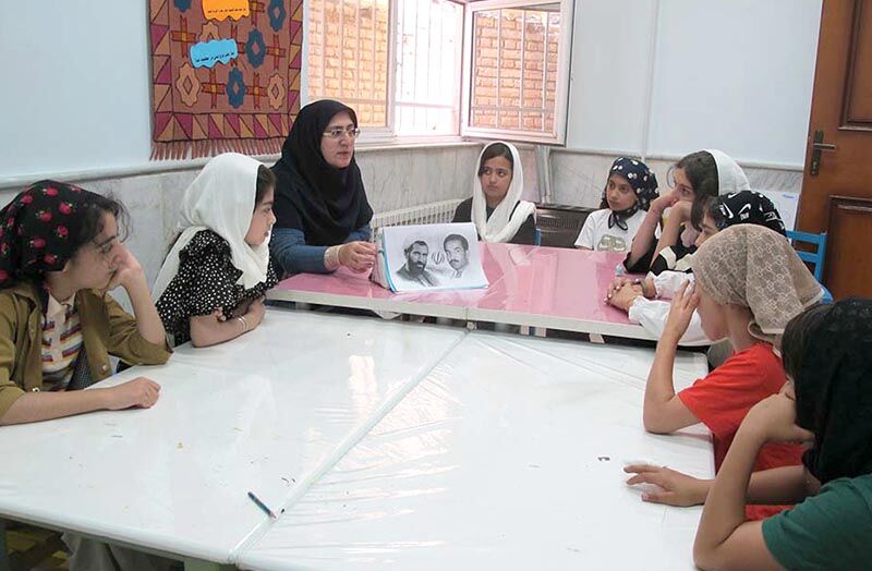 1332699-1 هفته دولت با روایت زندگی شهیدان رجایی و باهنر در کانون کوثر گرامی داشته شد