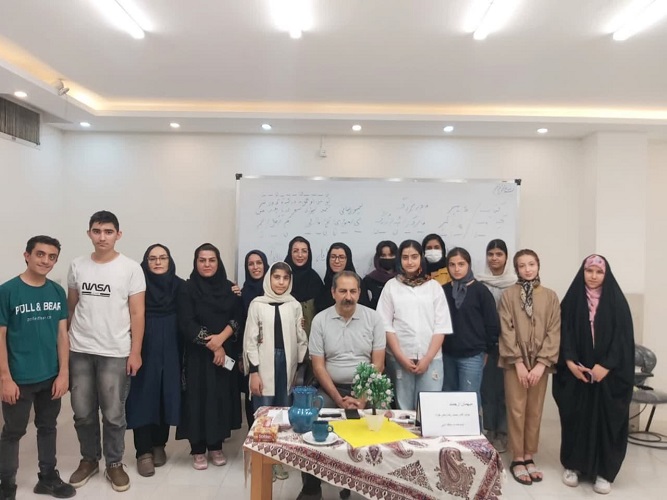 1332701-1 نوجوانان در باشگاه شعر سیمرغ شرکت کردند