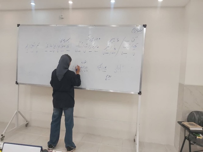 1332703-1 نوجوانان در باشگاه شعر سیمرغ شرکت کردند