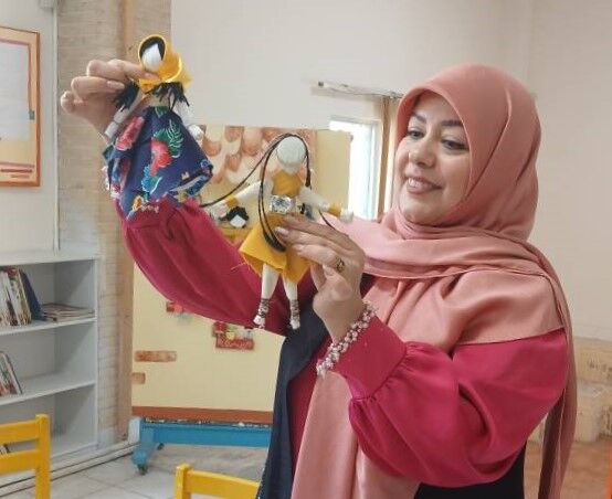 1332722-1 گردآفرید و زال در کارگاه عروسکسازی مرکز ۳۸ تهران