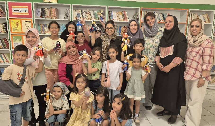 1332723-1 گردآفرید و زال در کارگاه عروسکسازی مرکز ۳۸ تهران