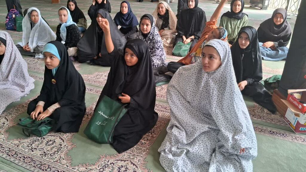 1332731-1 بازدید اعضای کانون کنگاور از مسجد خاتمالانبیا(ص)