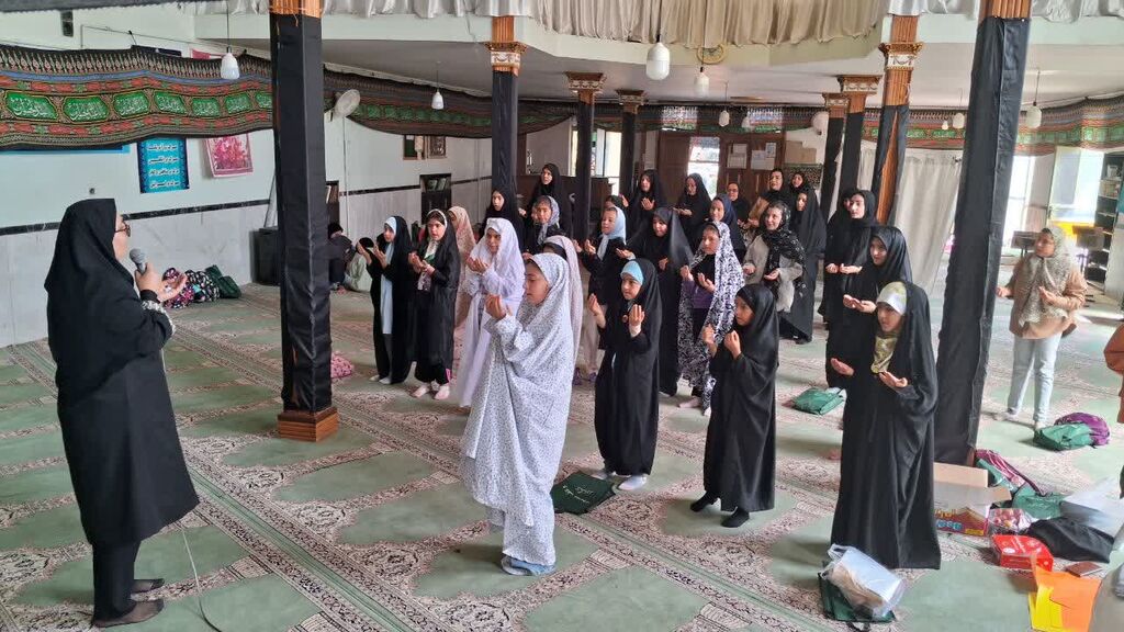 1332734-1 بازدید اعضای کانون کنگاور از مسجد خاتمالانبیا(ص)