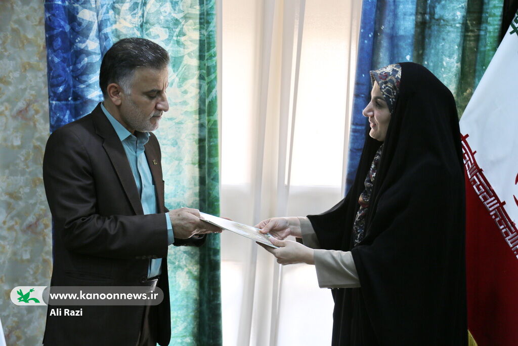 1332978-1 تقدیر مدیرکل از واحدهای حراست و فناوری اطلاعات کانون پرورش فکری استان بوشهر