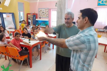 آزمایش‌های علمی و هیجان کودکان در سنندج