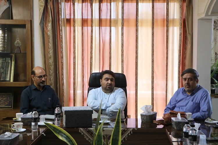 1333016-1 دیدار مدیران مراکز و دفاتر تخصصی فرهنگی و هنری و کتابخانههای شهرداری اصفهان با مدیرکل کانون استان