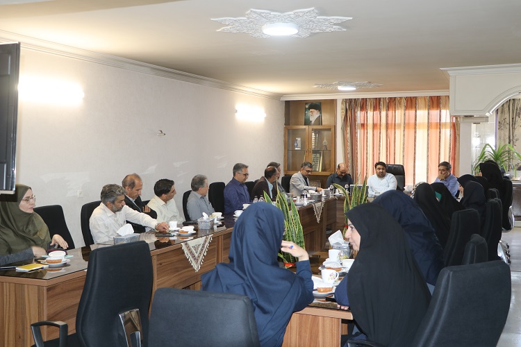 1333018-1 دیدار مدیران مراکز و دفاتر تخصصی فرهنگی و هنری و کتابخانههای شهرداری اصفهان با مدیرکل کانون استان