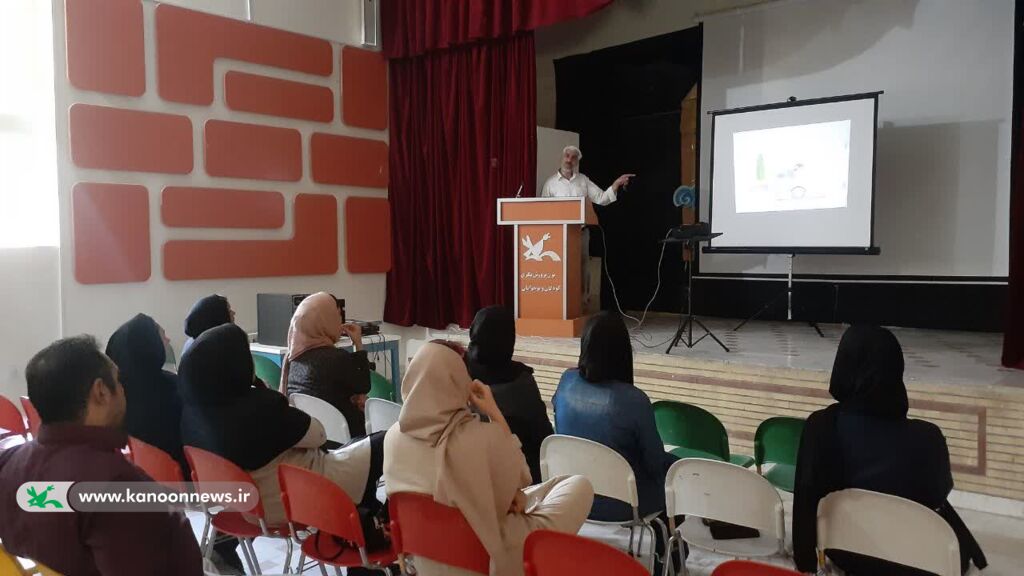 آسیبهای اجتماعی کودکان و نوجوانان در فضای مجازی درکانون لرستان آسیبهای اجتماعی کودکان و نوجوانان در فضای مجازی درکانون لرستان