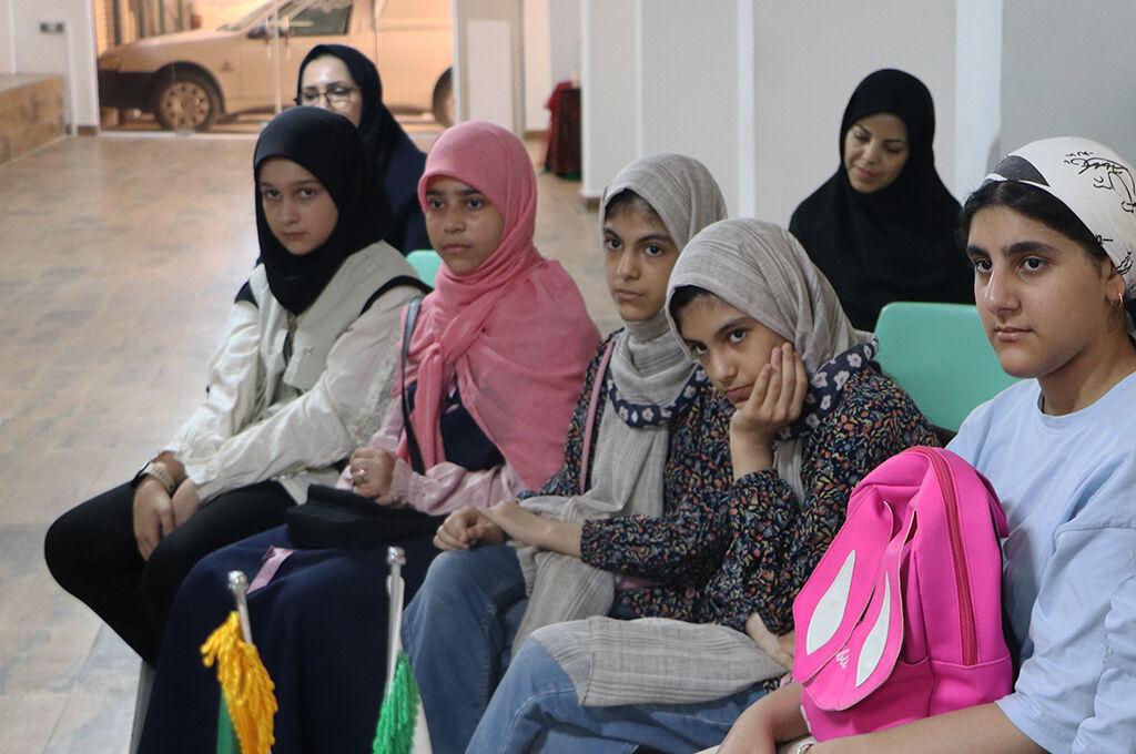 1333183-1 برگزاری چهلوهشتمین نشست تخصصی انجمن عکاسان نوجوان کانون گیلان