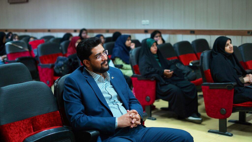 1333191 دوره توانمندسازی اعضای دختر باشگاه ادبی «سیمرغ» برگزار شد