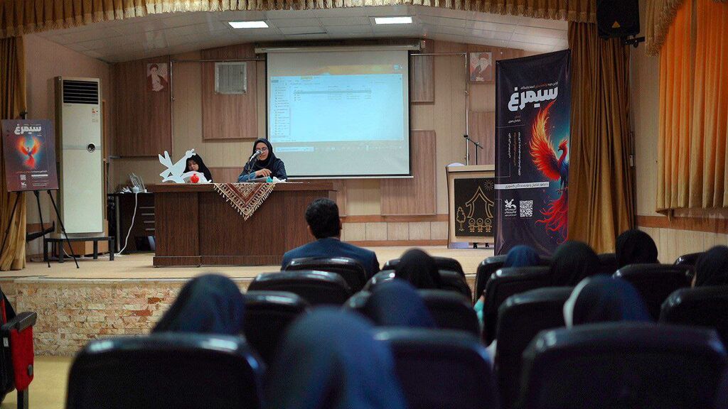 1333194 دوره توانمندسازی اعضای دختر باشگاه ادبی «سیمرغ» برگزار شد