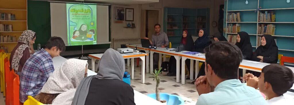 1333230-1 برگزاری چهارمین نشست «پاتوق قصه و نقد» در کانون همدان