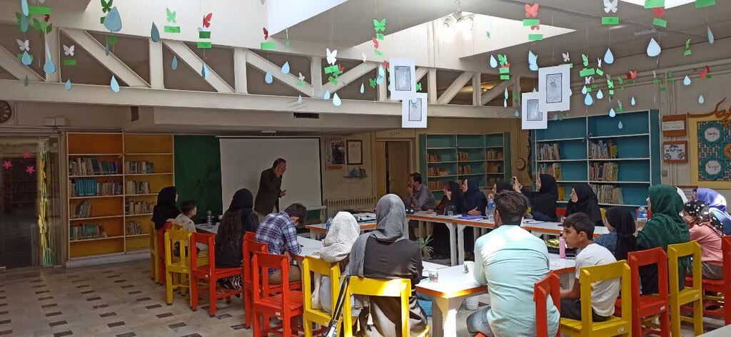 1333232-1 برگزاری چهارمین نشست «پاتوق قصه و نقد» در کانون همدان