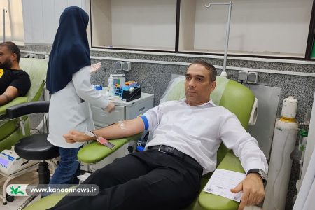 کارکنان کانون استان بوشهر به مناسبت هفته دولت خون خود را اهدا کردند