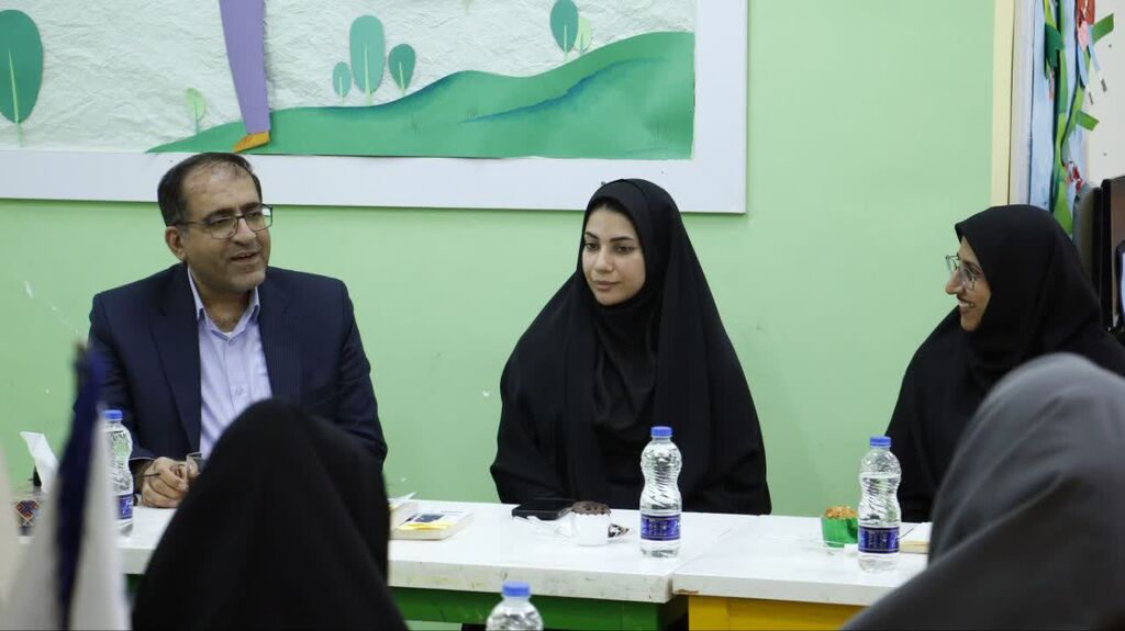 1333617-1 مدیرکل اموراجتماعی وفرهنگی استانداری هرمزگان تقدیر شد