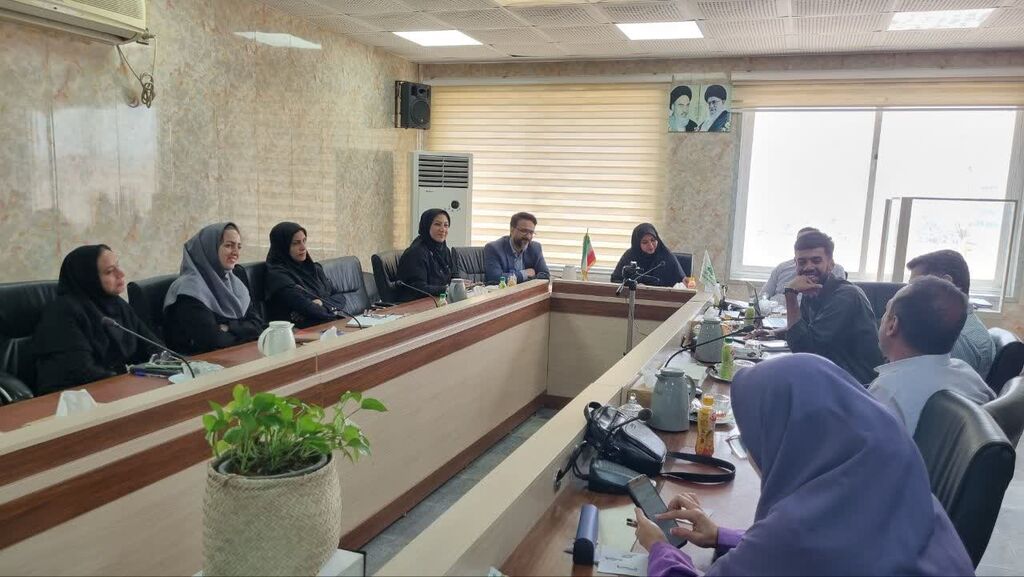 1333621-1 نشست انجمن محیط زیستی میراث پریشان با اعضای شورای فرهنگی کانون هرمزگان