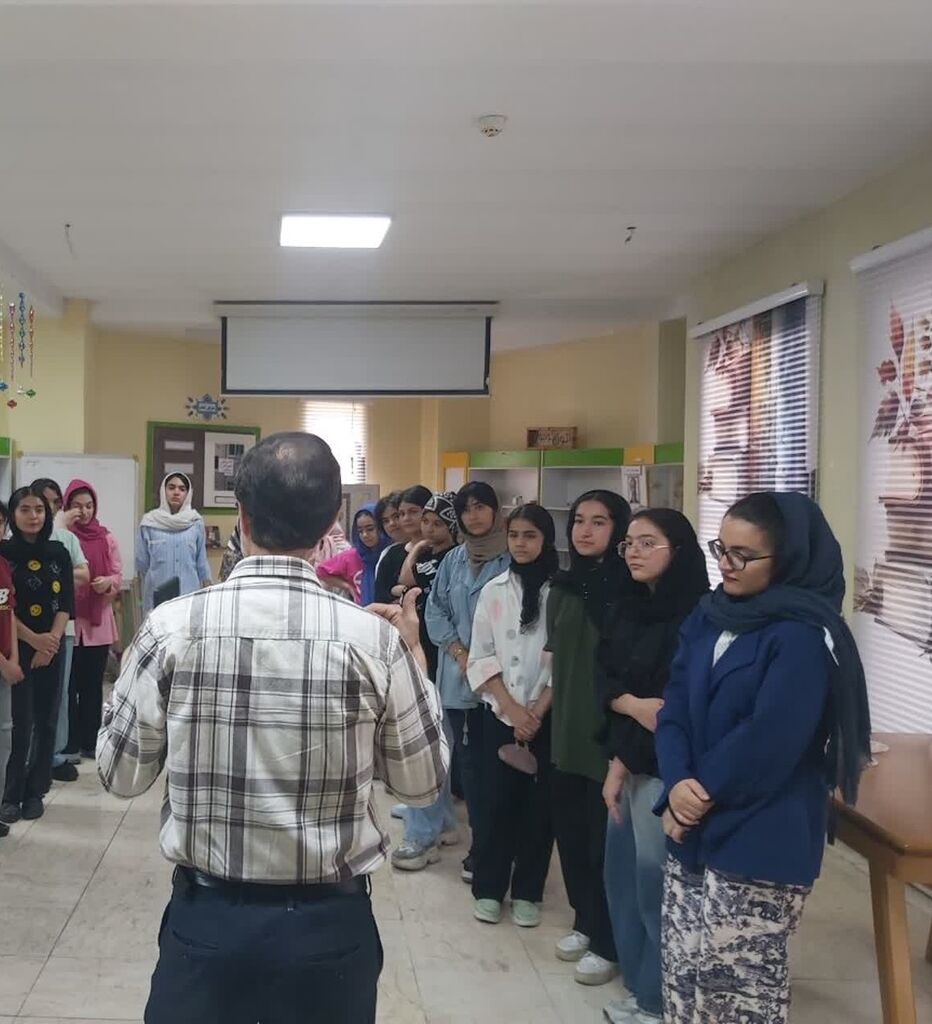 1333662-1 کارگاه «ذهن و فرم» ویژه نوجوانان مراکز مجتمع و یک کانون کرج