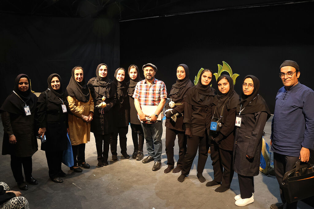 1333752-1 انتخاب نمایش «آوازی برای وطن» جهت اجرای عموم