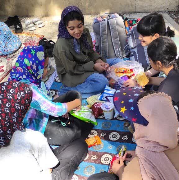 1333774-1 اردوی شاد دختران کانون دامغان در طبیعت پارک ملت