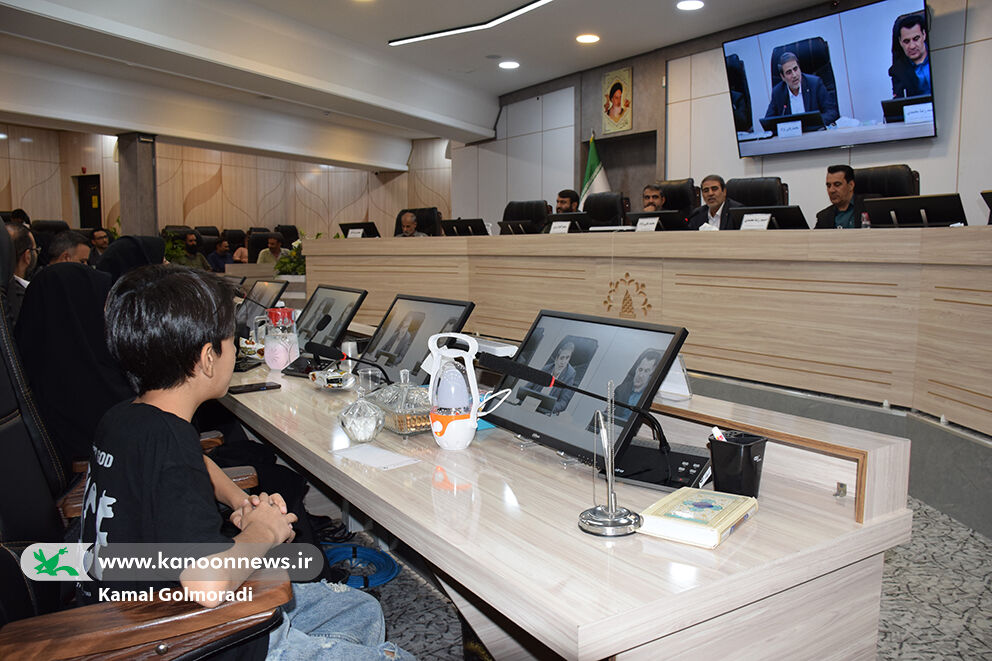1333799-1 دیدار مدیرکل کانون پرورش فکری لرستان با اعضای شورای شهر بروجرد