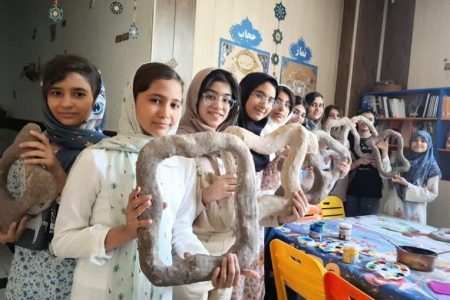 ساخت قاب آیینه با تکنیک پاپیه ماشه در کانون اراک