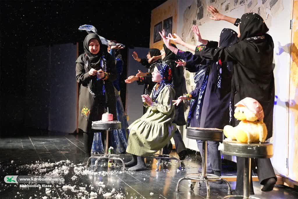 نمایش «روژا دلنیا باش» کرمانشاه در بین آثار منتخب برای اجرا از سوی مرکز تولید تئاتر کانون