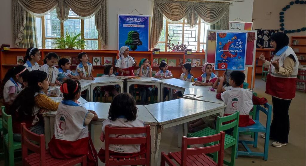 1334165-1 حضور کارشناسان هلال احمر در مرکز هرسین