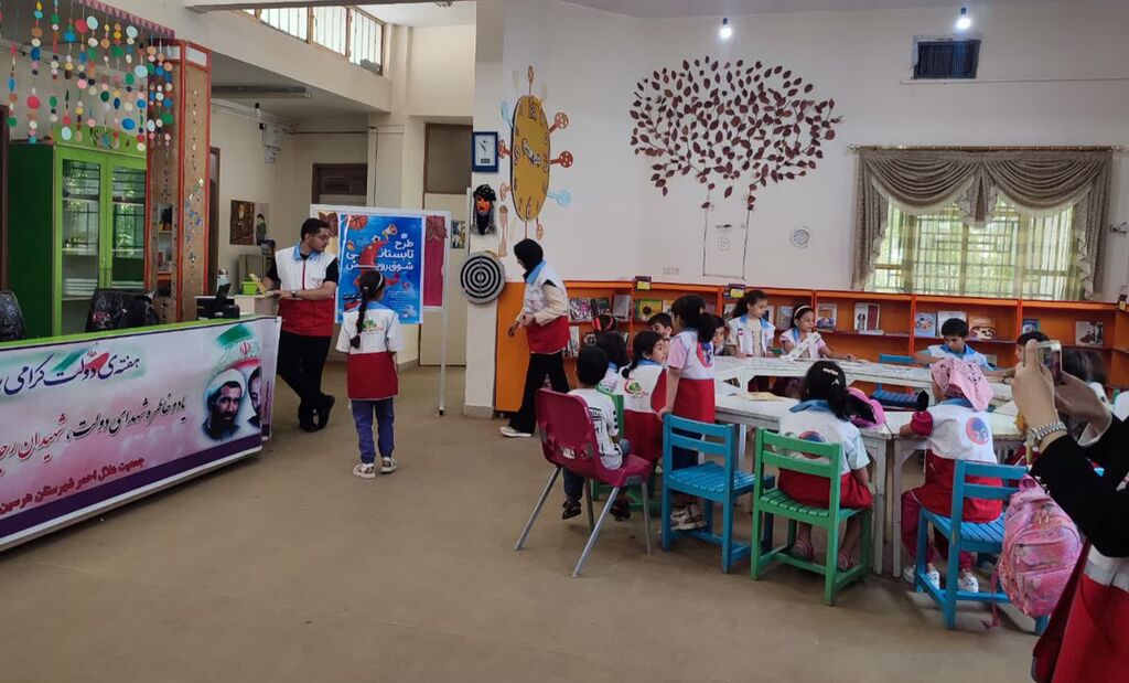 1334166-1 حضور کارشناسان هلال احمر در مرکز هرسین