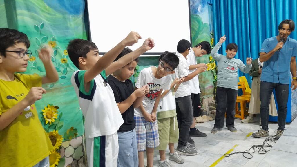 1334178-1 هنرنمایی اعضای شاهرود در اختتامیه کارگاههای تابستانی کانون و جشن «مهارتهای من»