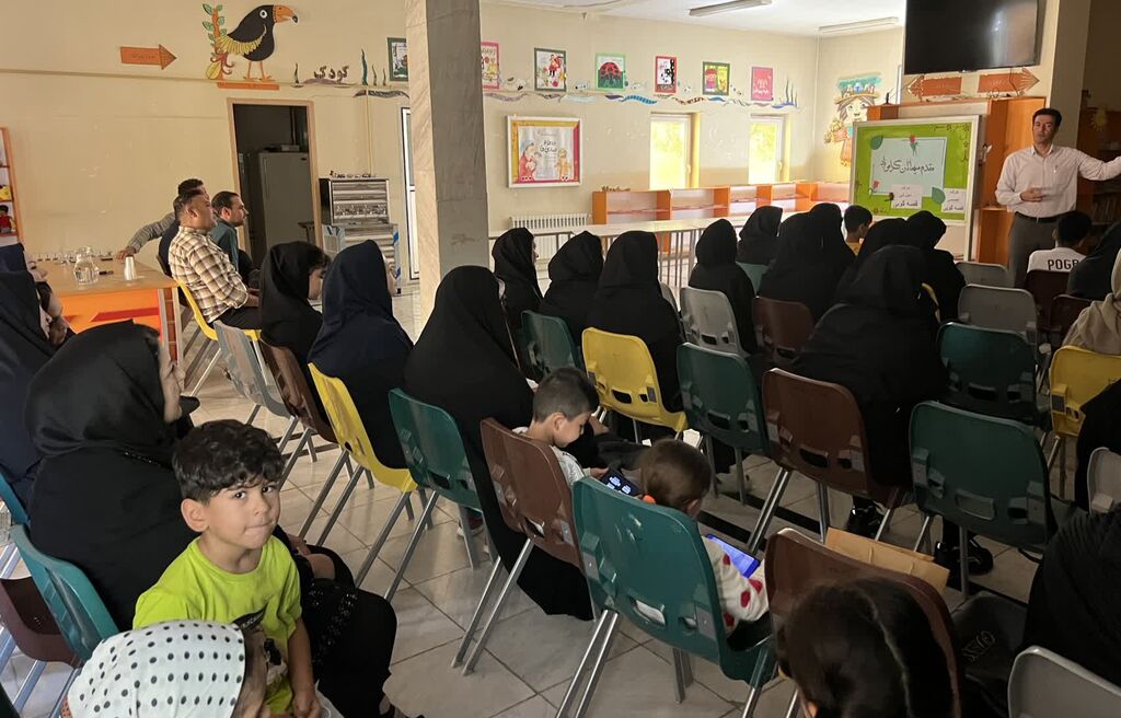 1334212 برگزاری کارگاه قصهگویی برای مراکز شماره ۲ و۳ اسلامآباد غرب