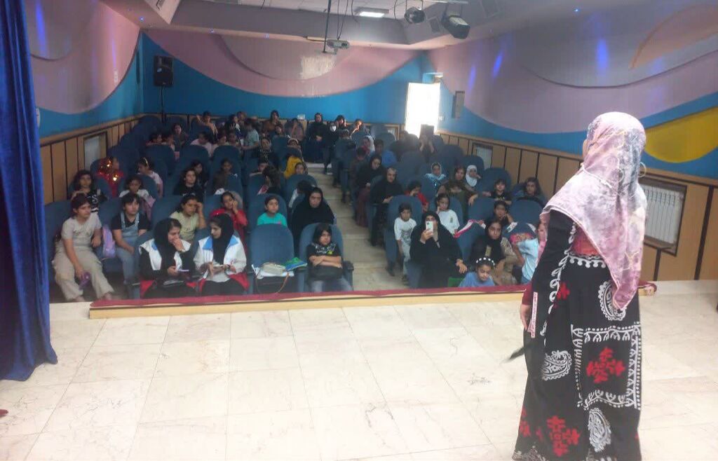 1334366-1 آیین آغاز هفته وحدت در مرکز روانسر