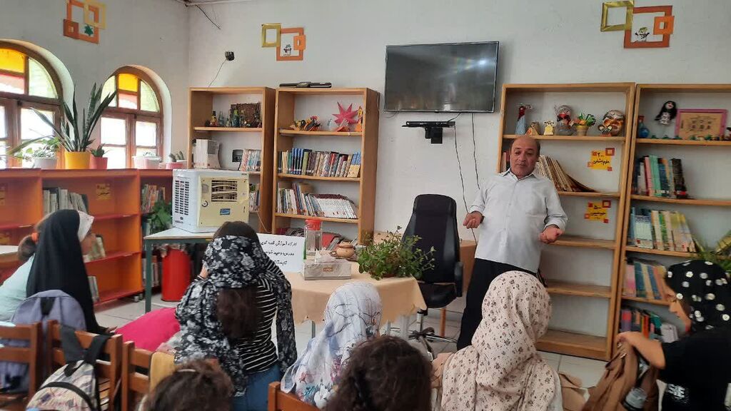 1334371-1 کارگاه قصهگویی برای اعضا و والدین مرکز شماره ۱۰ کانون کرمانشاه