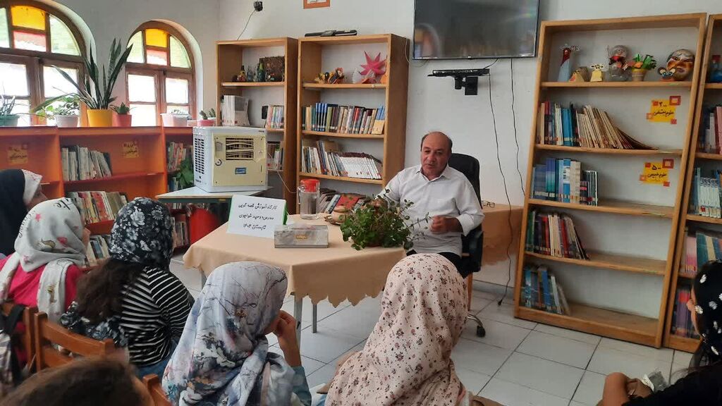 1334373-1 کارگاه قصهگویی برای اعضا و والدین مرکز شماره ۱۰ کانون کرمانشاه