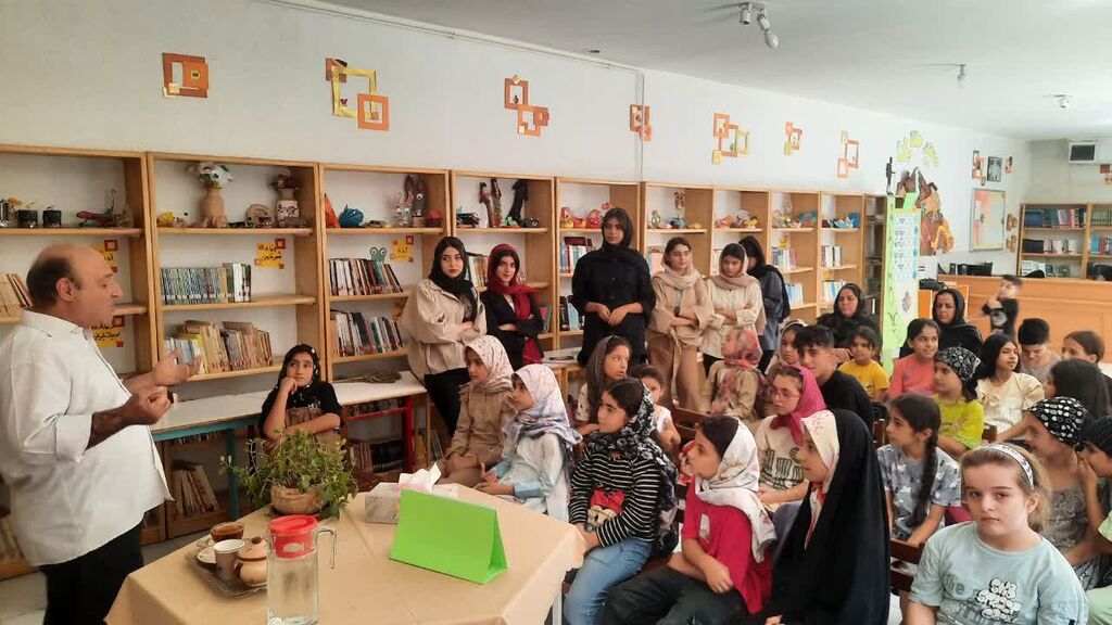 1334374-1 کارگاه قصهگویی برای اعضا و والدین مرکز شماره ۱۰ کانون کرمانشاه