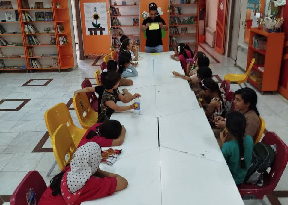 1334454-1 کارگاههای خلاقیتپرور اوریگامی در مرکز صحنه شماره ۲ برگزار شد