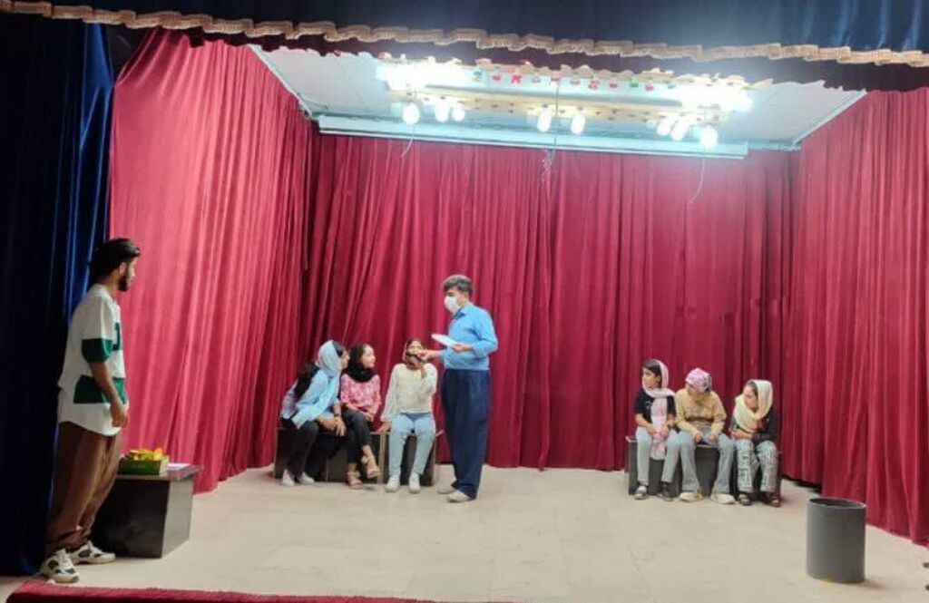 1334560-1 اعضای فعال پاوه مهمان مرکز روانسر شدند