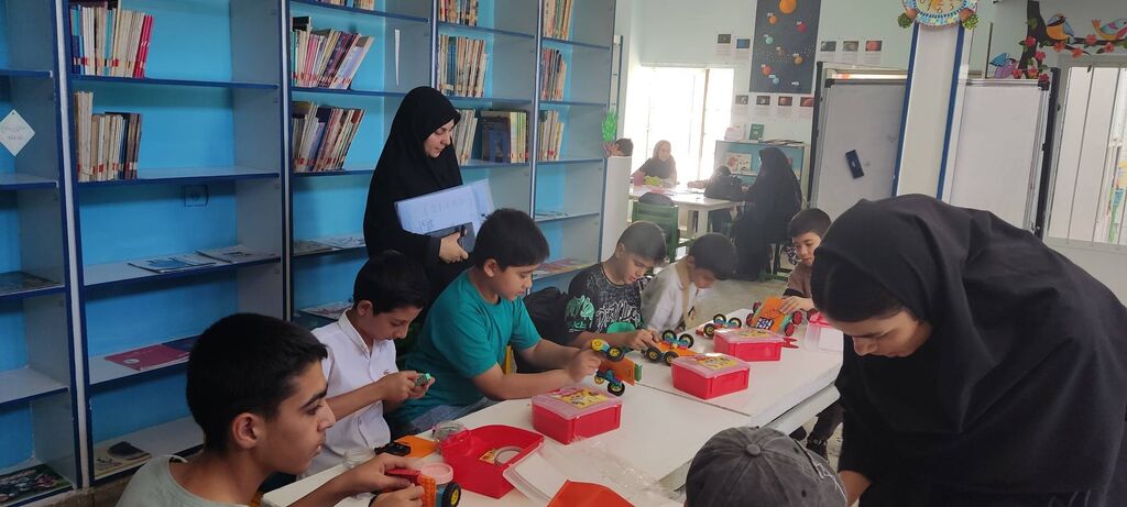 پایش کیفیت کارگاه های تخصصی تابستانه در بازدیدهای دوره ای کارشناسان استان