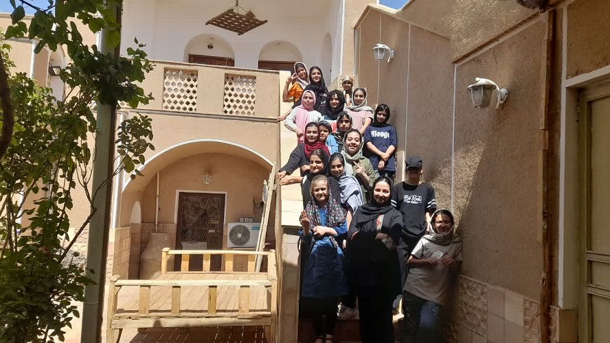 بازدید نوجوان‌محوری کانون دهق از بناهای قدیمی شهر