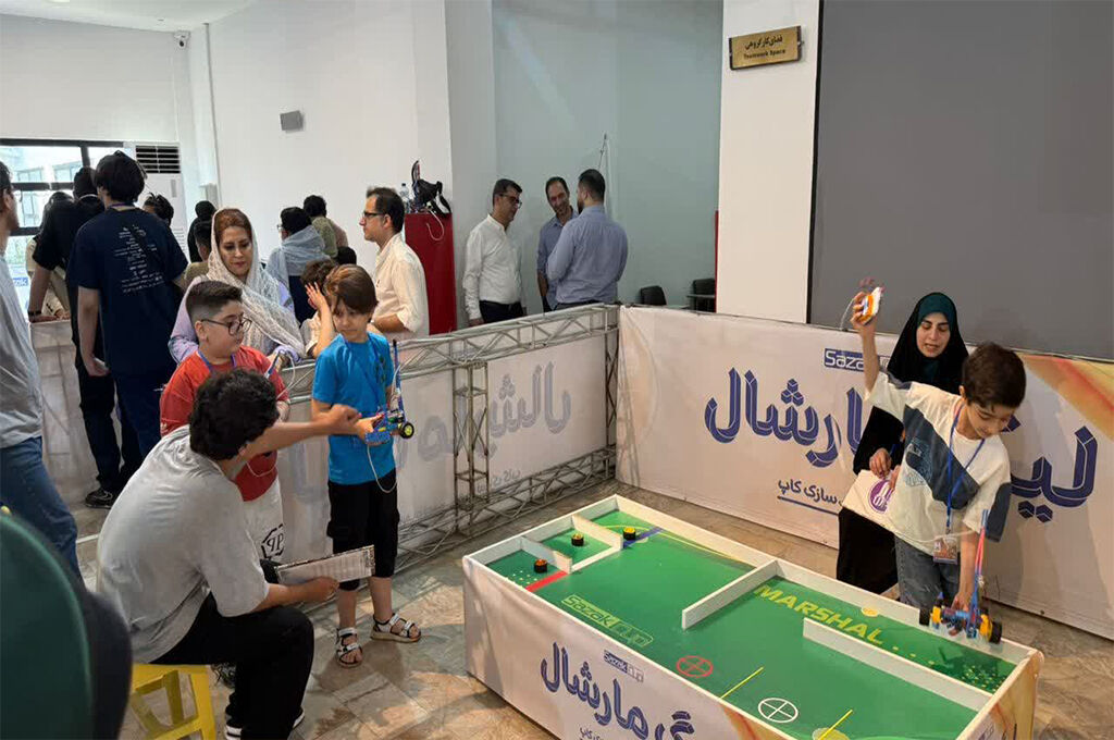 1334948-1 ششمین دوره مسابقههای رباتیک «سازک کاپ» در رشت برگزارشد