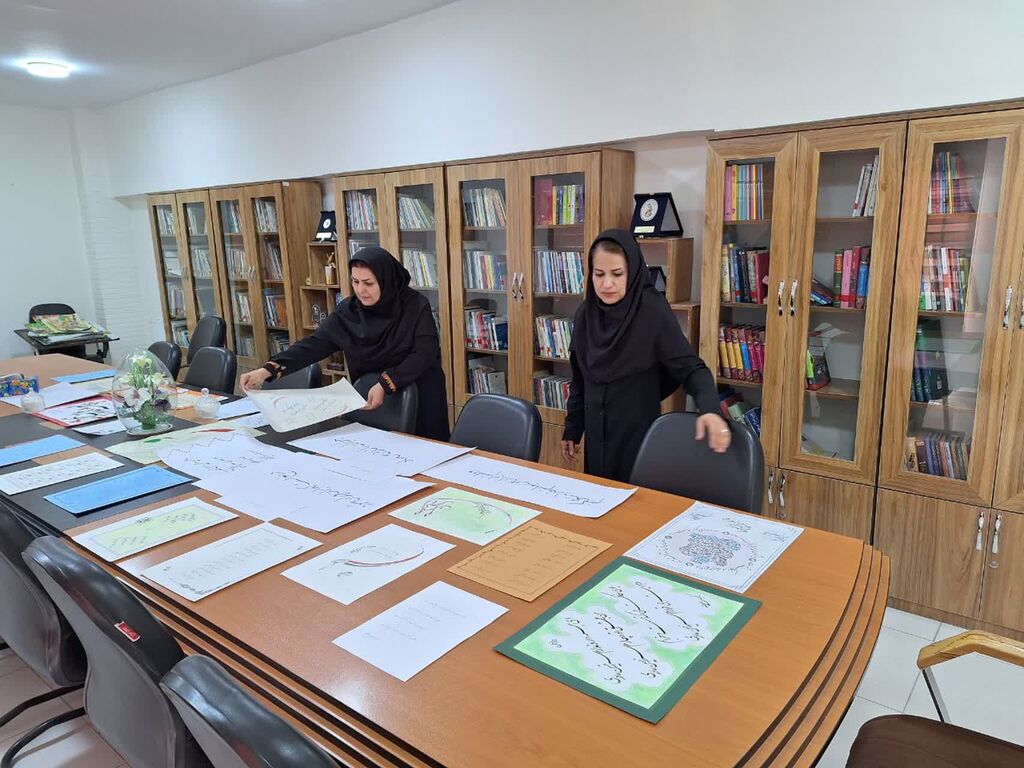 1334981-1 داوری دومین جشنواره سرزمین مادری کانون کرمانشاه