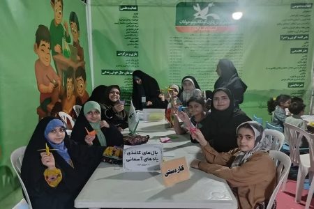 پرواز دُرناهای کاغذی به یاد شهیدان؛ روایت ایثار و مقاومت در نمایشگاه پرچمداران