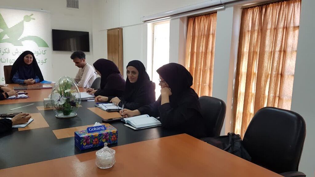 1335006-1 نشست بررسی شیوهنامه سومین جشنواره موسیقی و سرود در کانون کرمانشاه