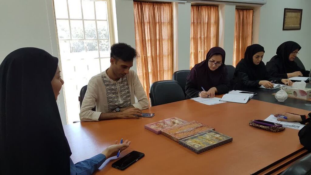 1335009-1 نشست بررسی شیوهنامه سومین جشنواره موسیقی و سرود در کانون کرمانشاه