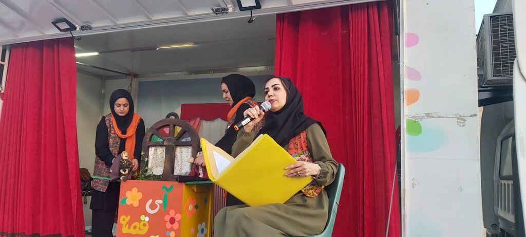 1335035-1 تماشاخانه سیار کانون استان تهران در جشن صدسالگی شهرداری فیروزکوه