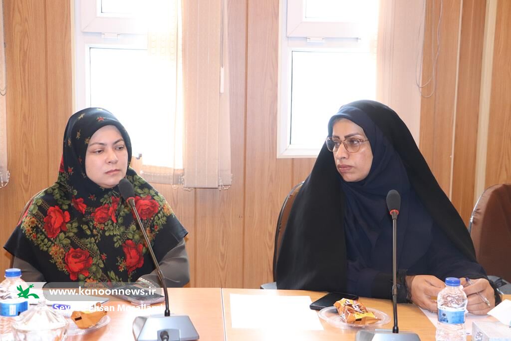 1335046-1 نشست مربیان مراکز کتابخانههای سیار کانون گلستان