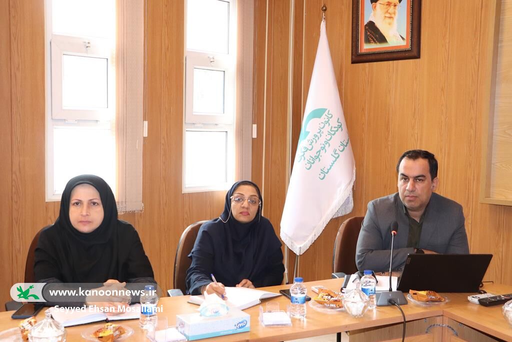 1335047-1 نشست مربیان مراکز کتابخانههای سیار کانون گلستان