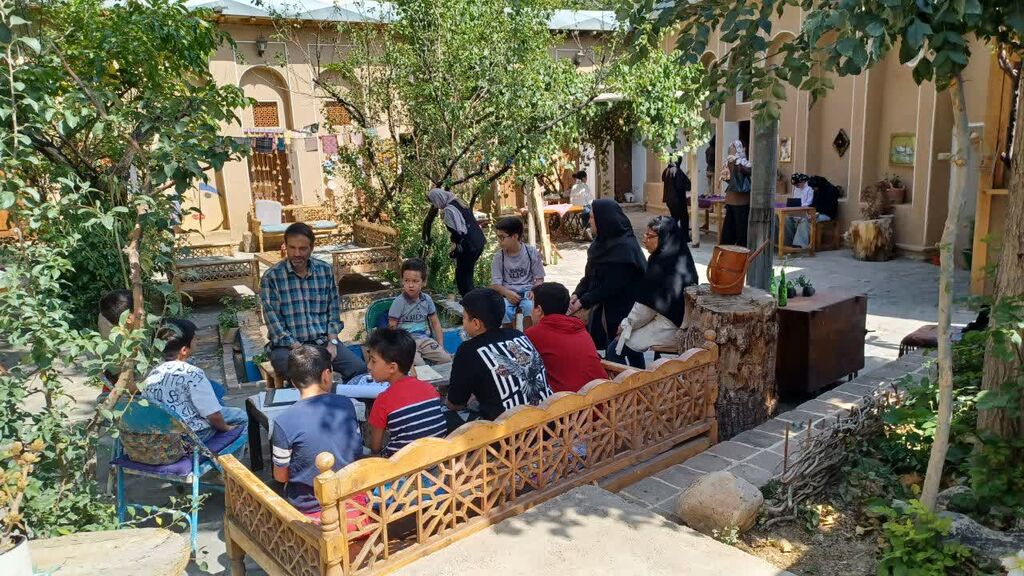 1335102-1 روایت قلم و قدم اعضای کانون پرورش فکری شهمیرزاد در خانه امینالرعایا