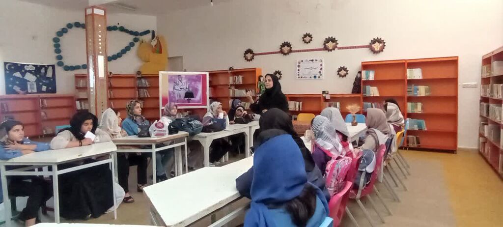 1335224-1 اعضای اردوی استانی کانون کرمانشاه در مرکز هرسین به نوشتن پرداختند