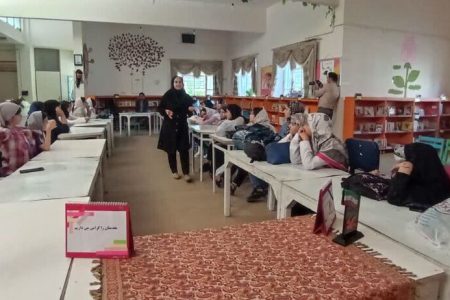 اعضای اردوی استانی کانون کرمانشاه در مرکز هرسین به نوشتن پرداختند